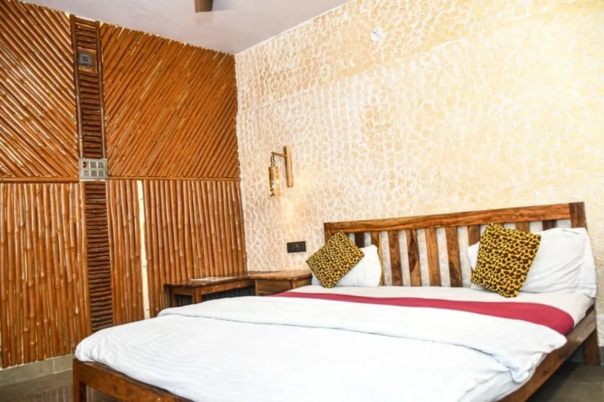 COUPLE ROOM