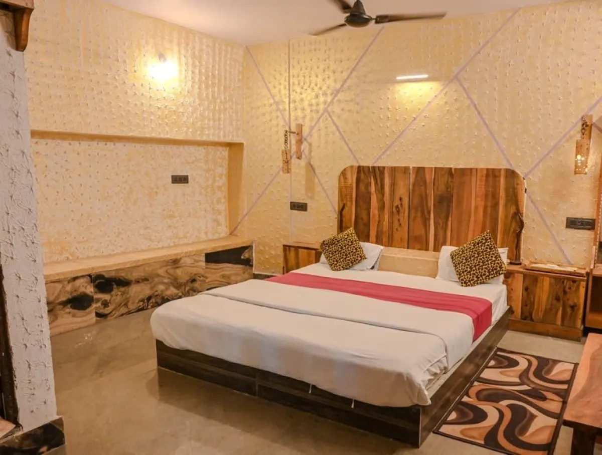 DELUXE ROOM